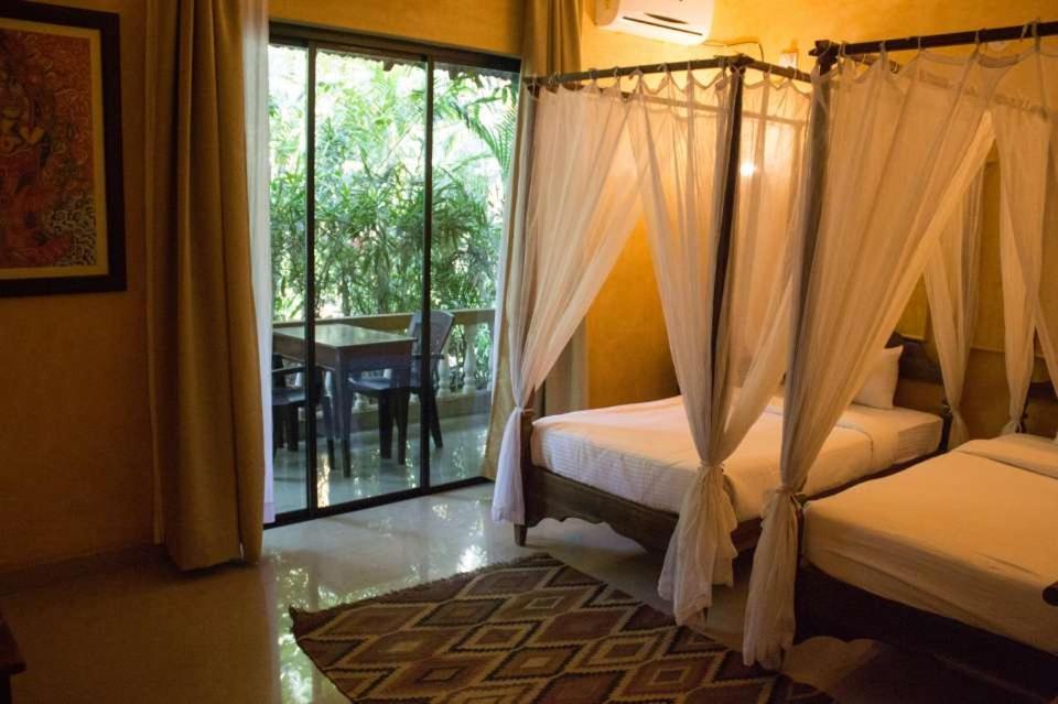 Devarya Wellness Beach Resort Morjim Exterior foto