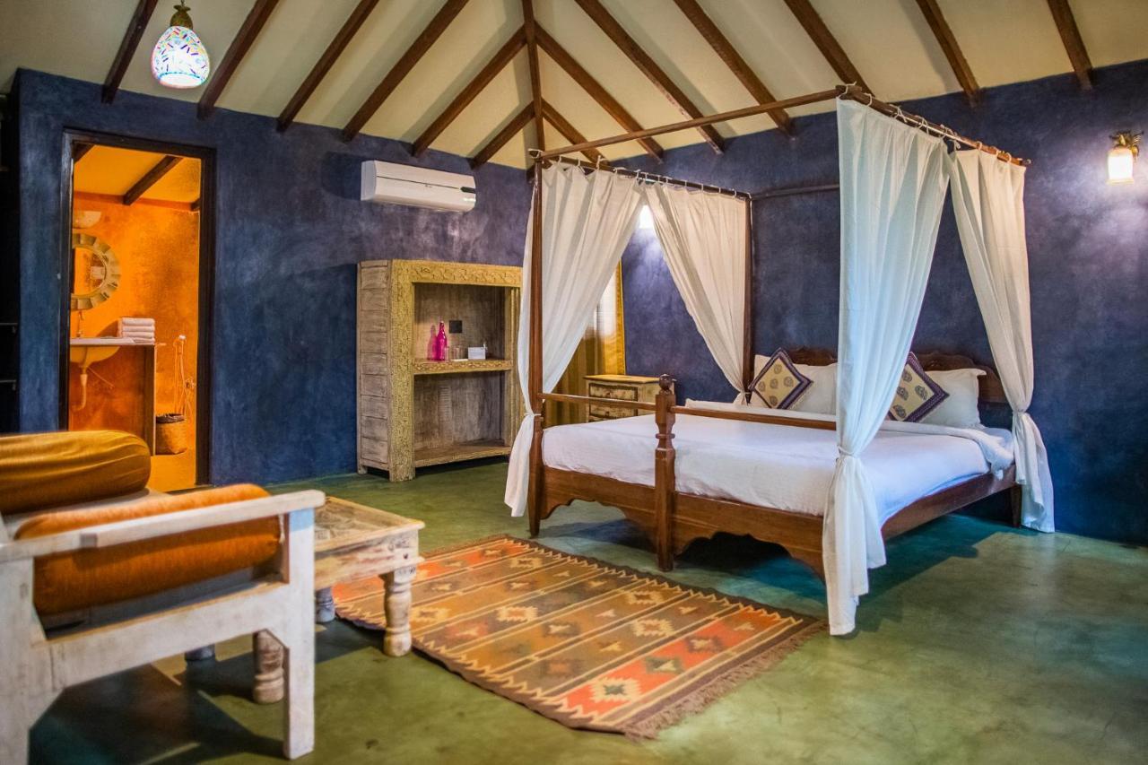 Devarya Wellness Beach Resort Morjim Exterior foto